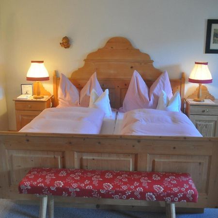 Romantikhotel Almtalhof Gruenau im Almtal Room photo