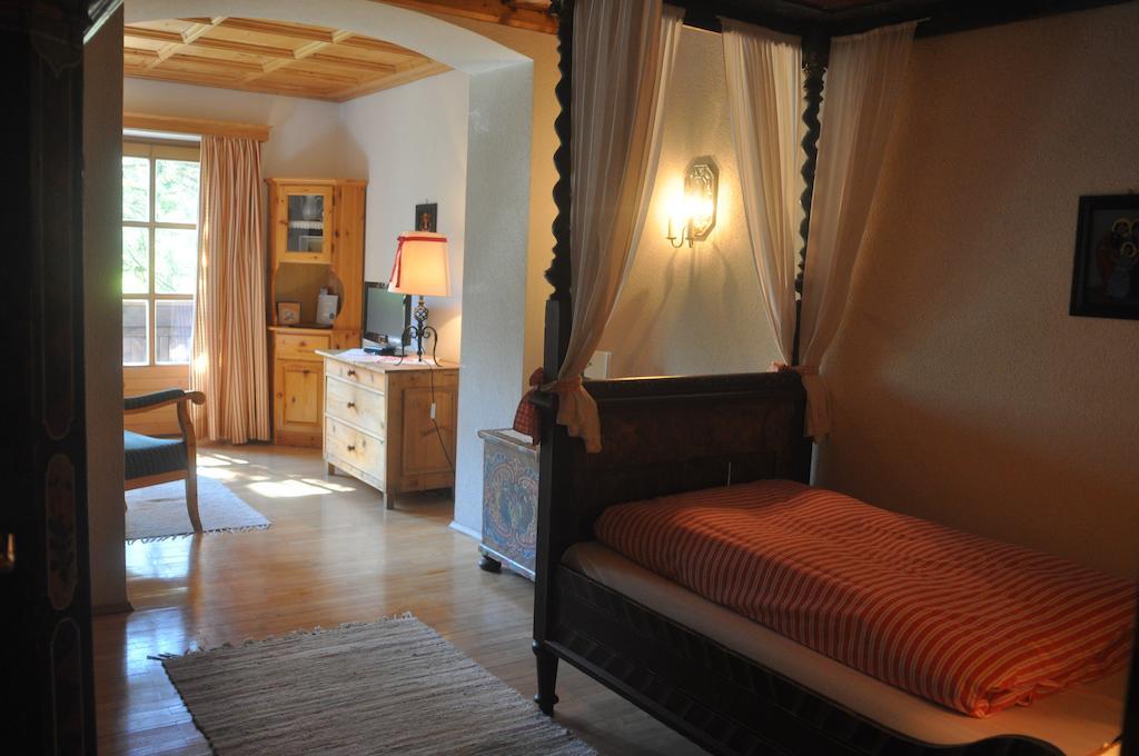 Romantikhotel Almtalhof Gruenau im Almtal Room photo