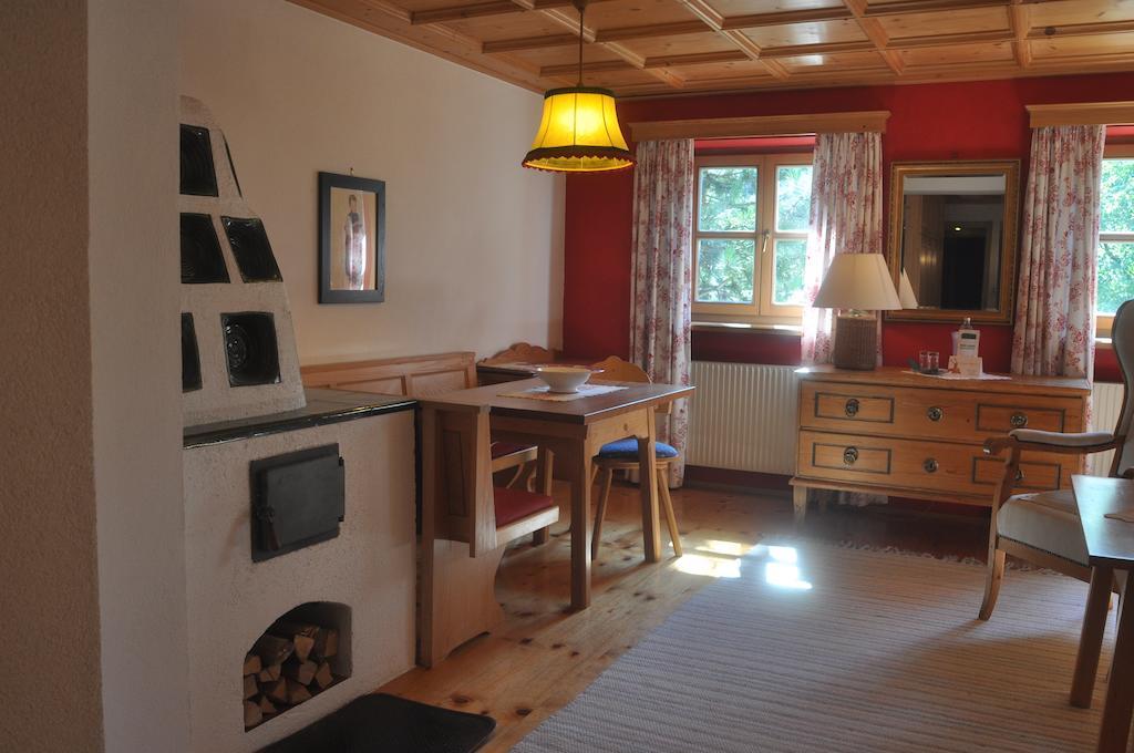 Romantikhotel Almtalhof Gruenau im Almtal Room photo